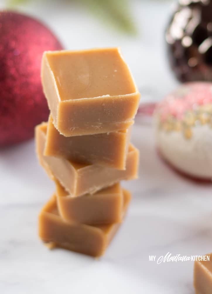 This rich low carb peanut butter fudge is easy, tastes delicious, and no-one will no it is sugar free (and only 2 ingredients)! #trimhealthymama #lowcarb #keto #peanutbutterfudge #lowcarbpeanutbutterfudge #christmasrecipes #peanutbutterfudge #peanutbutter #sugarfreefudge #sugarfree