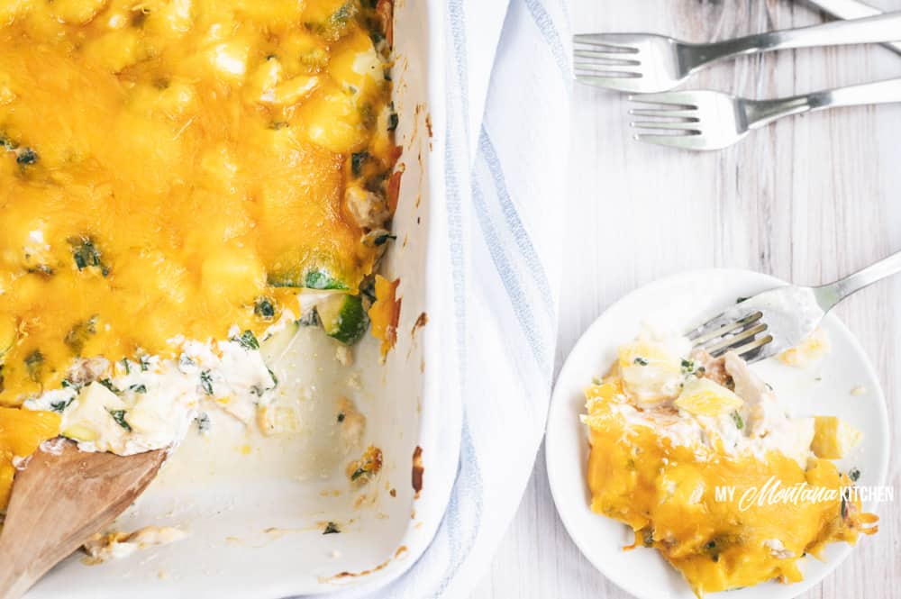 An easy low carb chicken casserole that makes healthy dinners a breeze! Filled with fresh vegetables and plenty of flavor, this easy cheesy chicken casserole will be a family favorite! #lowcarbchickencasserole #easyhealthydinner