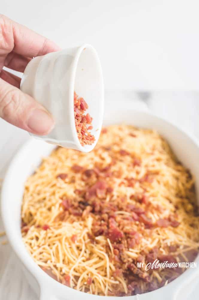 This easy low carb main dish is easy to make, and only takes 5 minutes of prep. Great for a special occasion, or a simple weeknight dinner. #lowcarbchickenrecipe #baconcheesechicken
