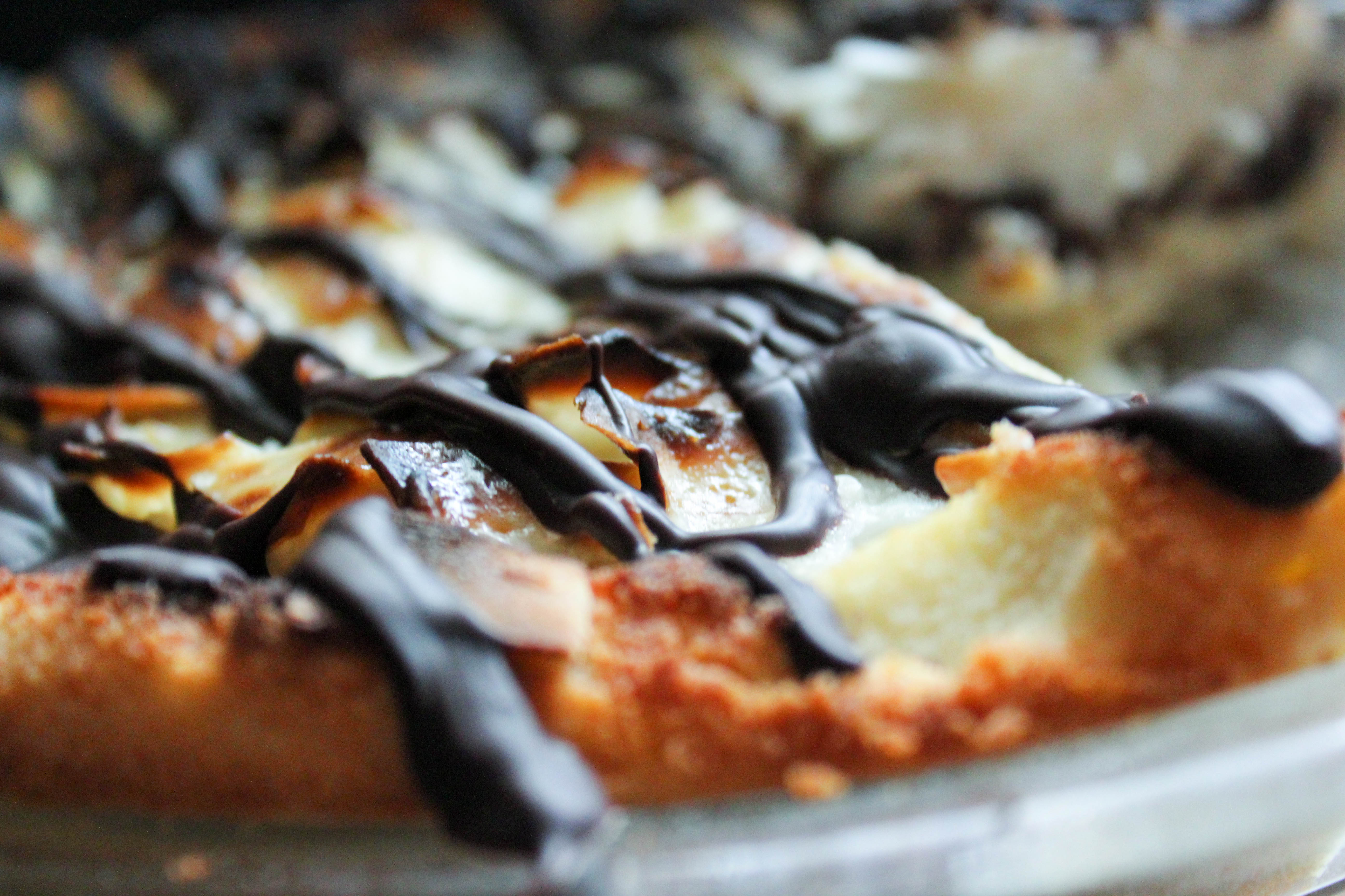 Deep Dish Samoas Cookie Pie (THM-S, Low Carb, Sugar Free)