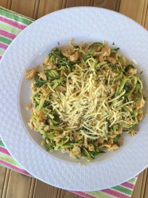 Easy Lunch Ideas - Italian Zoodles with Chicken and Parmesan (THM, Low Carb) #trimhealthymama #thmlunch #quicklunch #easylunchideas