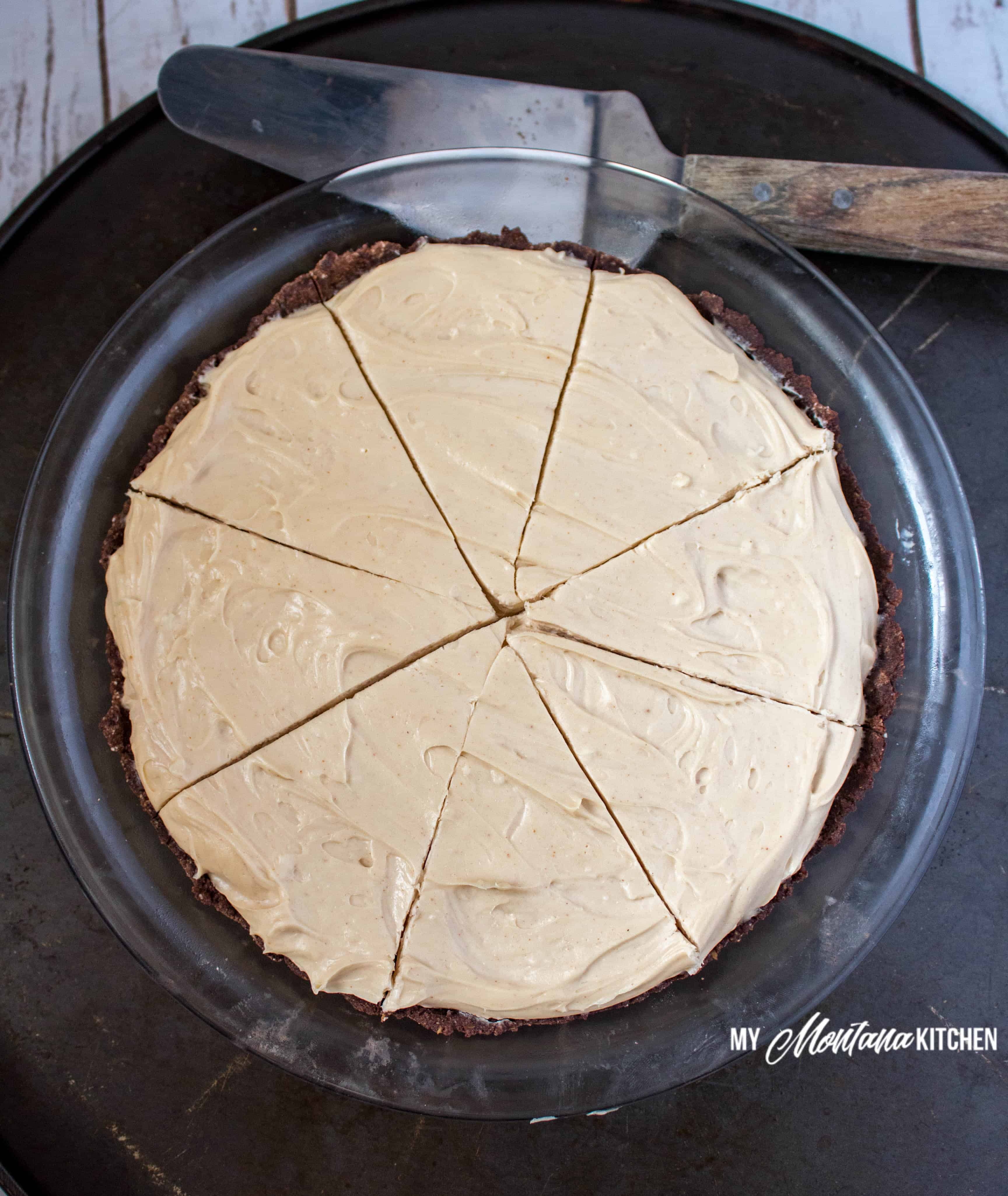 No Bake Low Carb Peanut Butter Pie (THM-S, Keto, Sugar Free, Gluten Free) #trimhealthymama #thm #lowcarb #keto #sugarfree #peanutbutter #chocolate #pie #peanutbutterpie