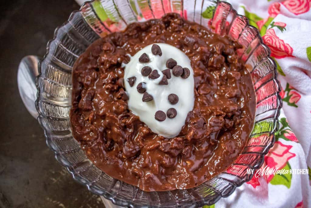 Brownie Batter Oatmeal (THM-E, Sugar Free, Dairy Free) #trimhealthymama #thm #thme #oatmeal #chocolate #chocolateoatmeal #sugarfree #glutenfree #dairyfree #browniebatteroatmeal #cleaneating