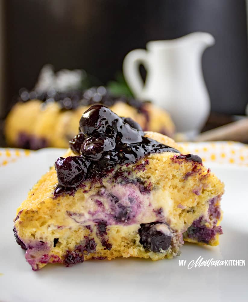 Blueberry Coffee Cake (Low Carb, THM-S, Sugar Free) #trimhealthymama #thm #thms #lowcarb #glutenfree #coffeecake #blueberry #creamcheese #blueberrycoffeecake #creamcheesecoffeecake