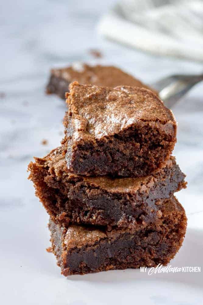 Rich, decadent, fudgy Chocolate Peanut Butter Brownies that can be made in less than 30 minutes! These low carb brownies make an excellent keto dessert, and they are sugar free and gluten free as well! Chocolate Peanut Butter Brownies will be a new favorite healthy dessert recipe! #trimhealthymama #thm #thms #lowcarb #keto #glutenfree #dairyfree #sugarfree #peanutbutterbrownies #chocolatepeanutbutter