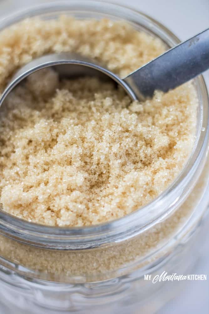 Try this sugar free brown sugar recipe that comes together in minutes! This low carb brown sugar alternative is perfect for low carb baking, THM treats, and even keto goodies. #sugarfreebrownsugar #lowcarbbrownsugar