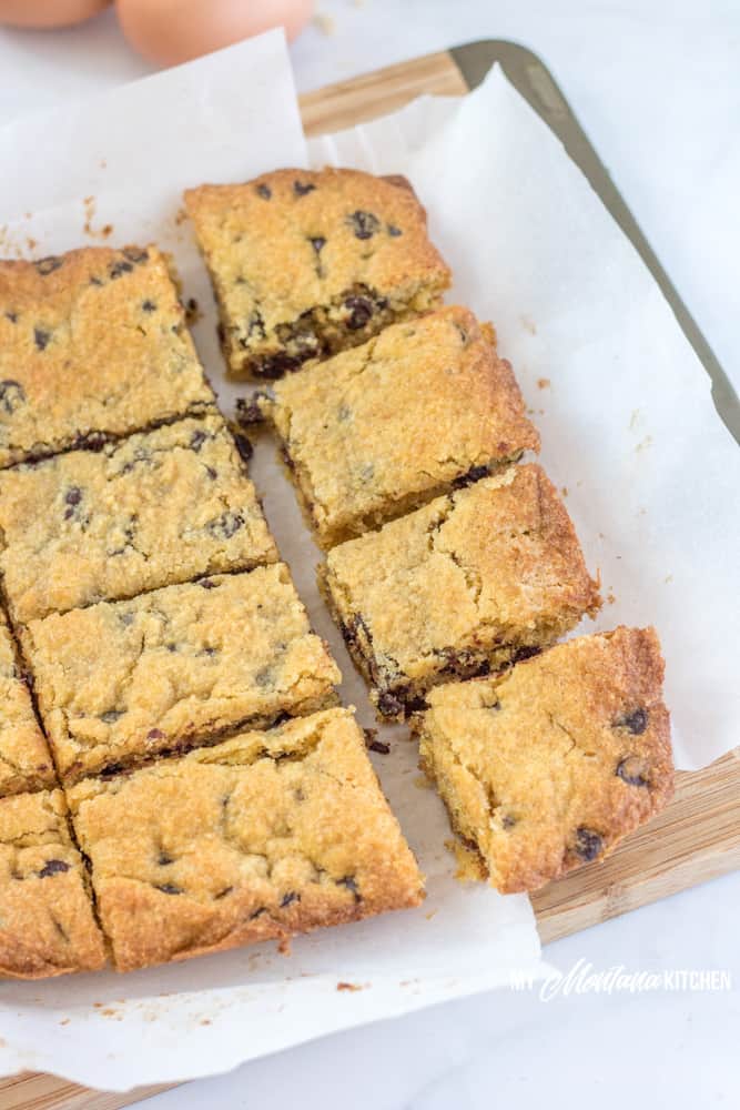 These delicious low carb chocolate chip cookie bars are a decadent treat, and taste just like your favorite cookie! These sugar free chocolate chip bars make a great healthy dessert recipe! #lowcarb #sugarfree