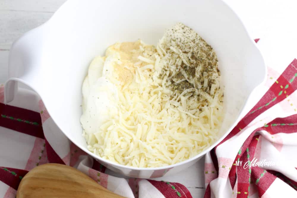 Mozzarella cheese, cream cheese, Italian seasoning and garlic powder in a bowl