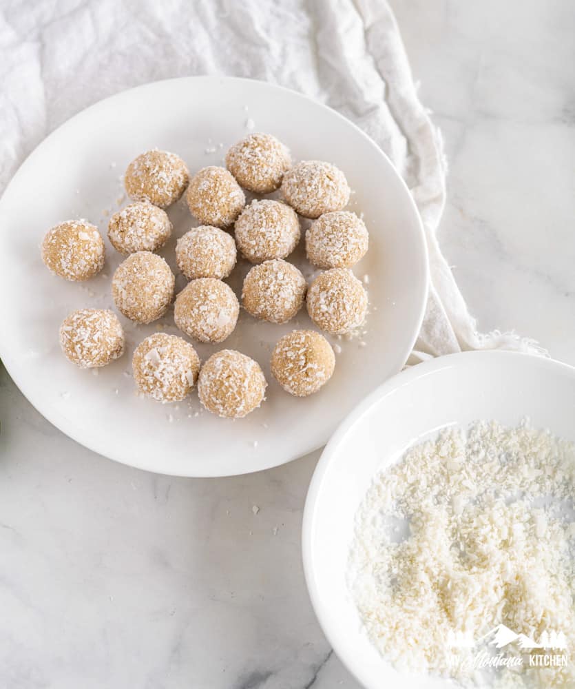 Roll the balls in to shredded coconut