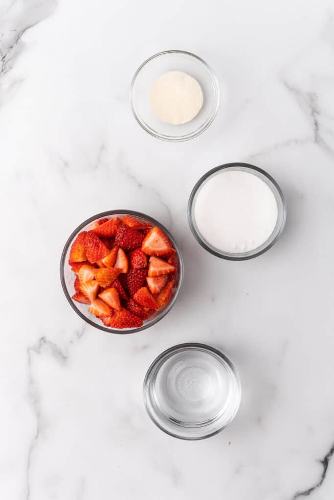 ingredients for strawberry gelatin